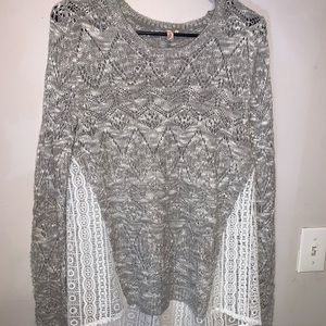 Very pretty grey sweater like new